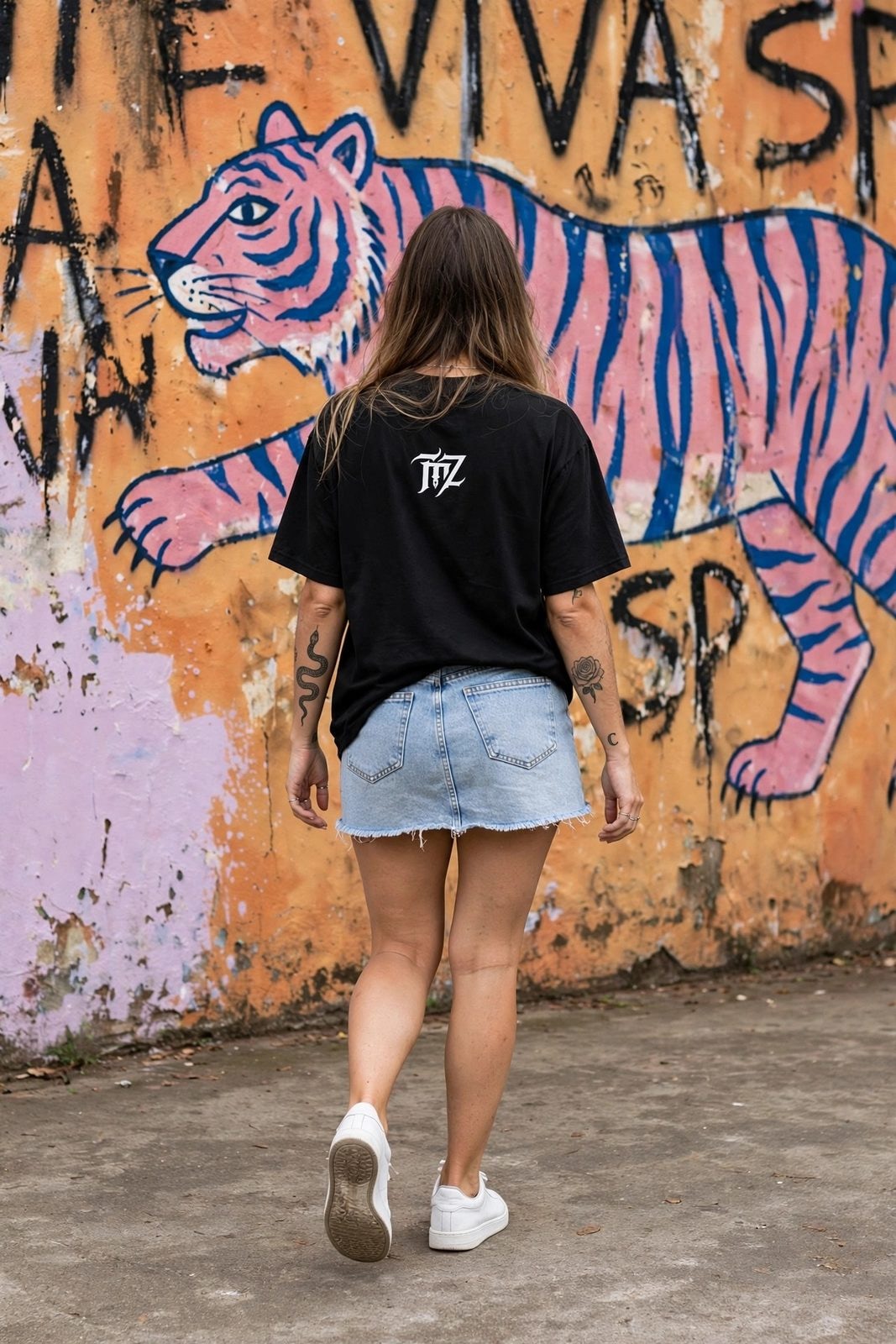 Camiseta Oversized Inked Philosophy — Preta, vista 2